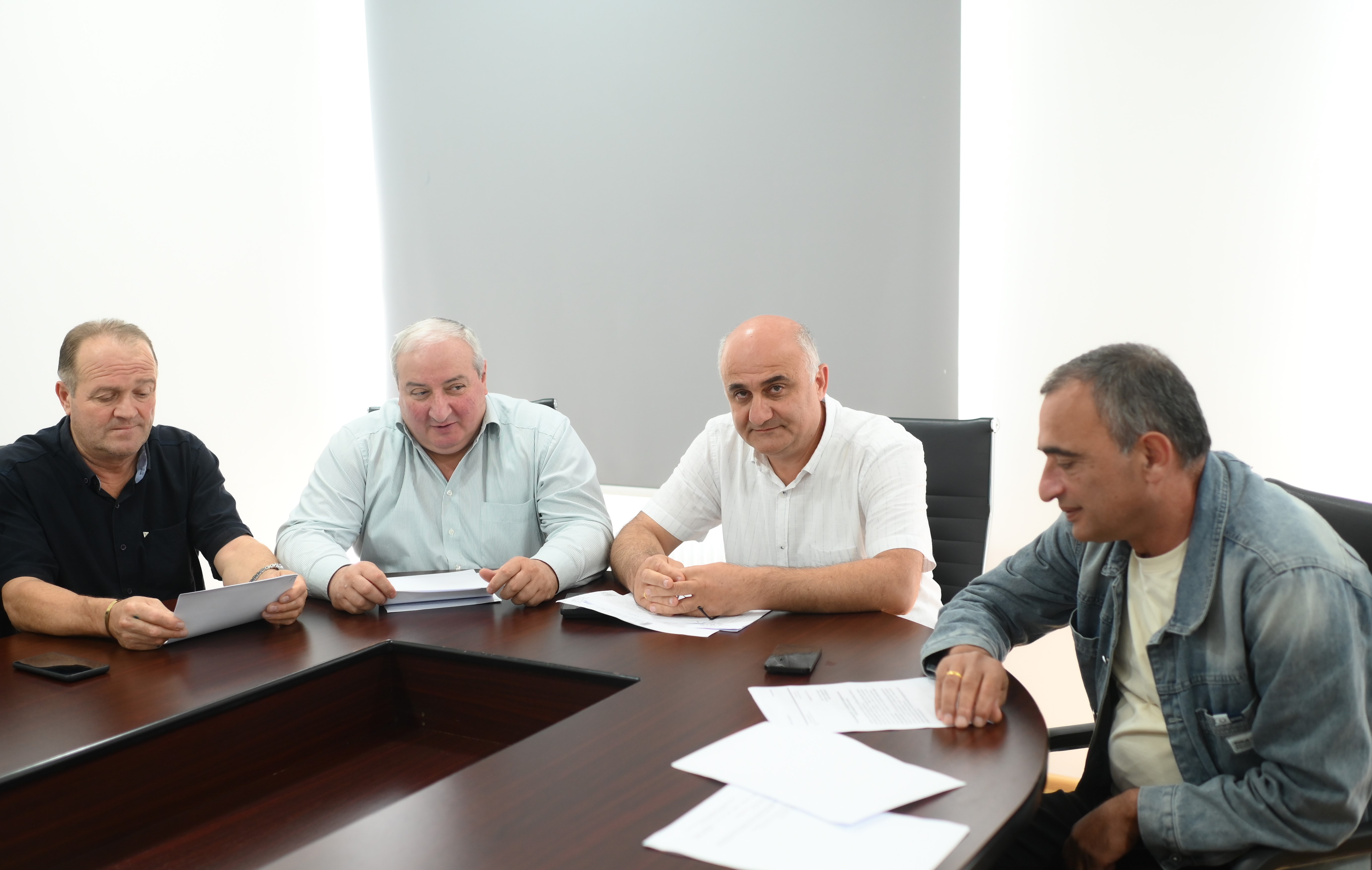 დღეს მუდმივმოქმედი კომისიის სხდომები გაიმართა